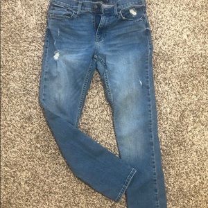 Hollister Co. distressed skinny jeans, EUC, smoke/pet free home.
